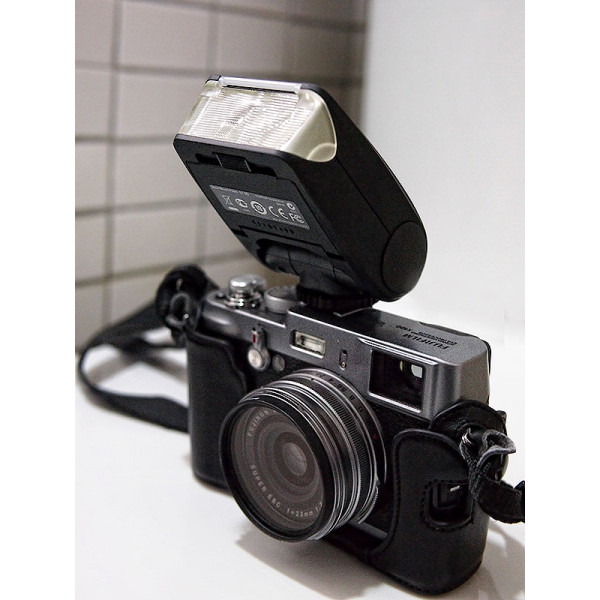 Спалах Fujifilm EF-20