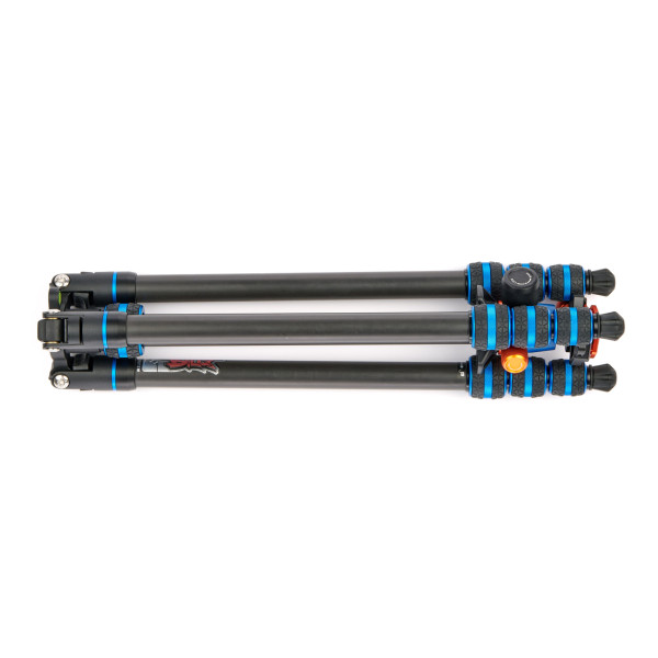 Штатив 3 LEGGED THING Punks Billy 2.0 Black Blue Карбоновый, 4 секции, шаровая голова AirHed Neo 2.0 Blue и чехол в комплекте ( BILLYBLUE2.0 )