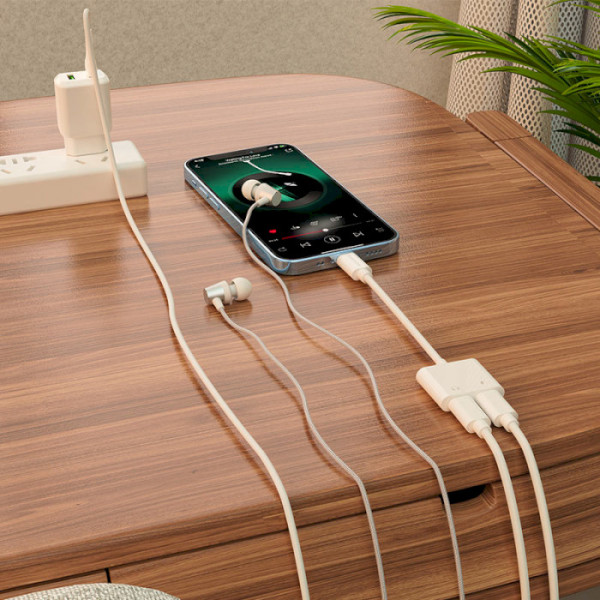 Кабель-перехiдник BOROFON BV11 Dual Lightning digital audio converter
