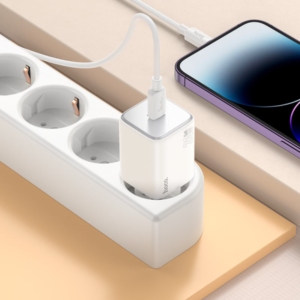 Сетевое зарядное устройство HOCO N40 Mighty single port PD20W charger White