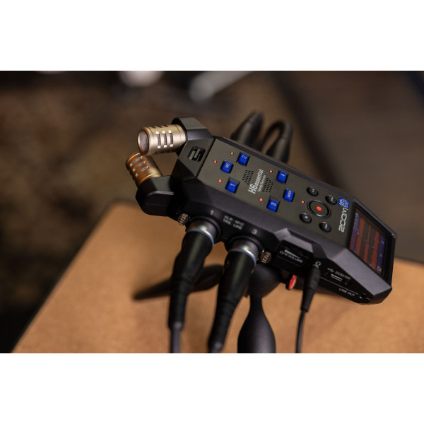 Портативна 4х канальна цифрова студія звукозапису Zoom H4essential