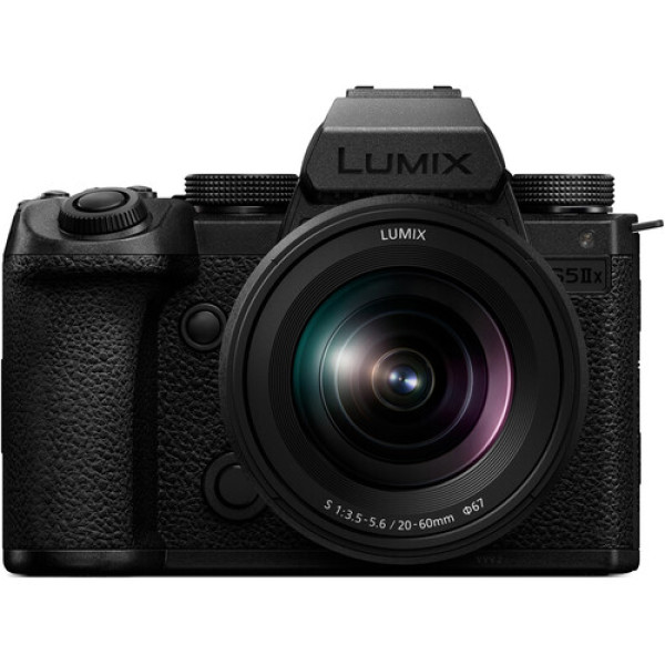 Беззеркальная камера Panasonic Lumix S5 IIX с объективом 20–60 мм