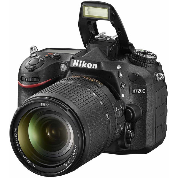 Фотокамера зеркальная Nikon D7200 + 18-140VR