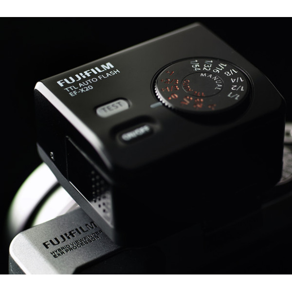 Вспышка Fujifilm EF-Х20