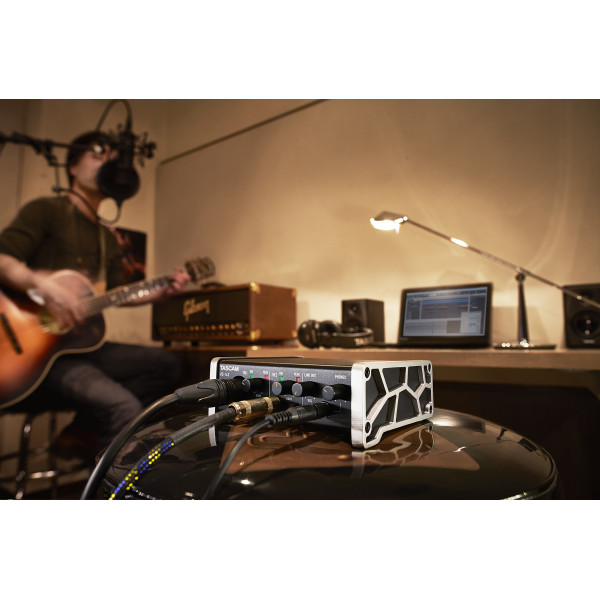 Аудіоінтерфейс TASCAM US-1x2HR