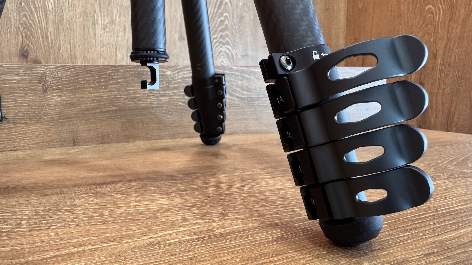 Dual-Stage center column